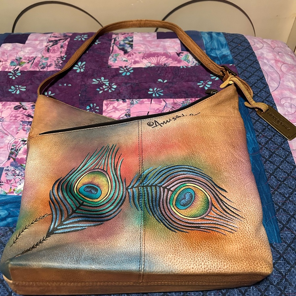 Anuschka Hand-Painted Tan Leather Shoulder Bag - 🦚